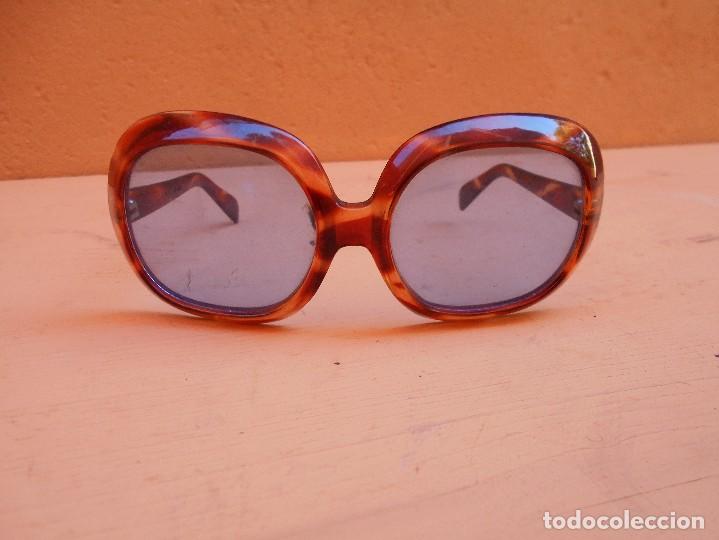 Segunda mano: GAFAS KITSCH DE PASTA PARA EL SOL - Foto 1
