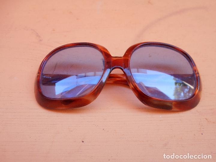 Segunda mano: GAFAS KITSCH DE PASTA PARA EL SOL - Foto 2