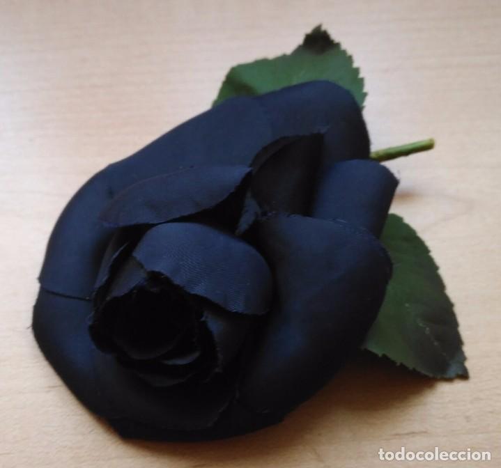 Segunda mano: Complemento flor con hojas para sombrero o solapa ropa - Foto 1