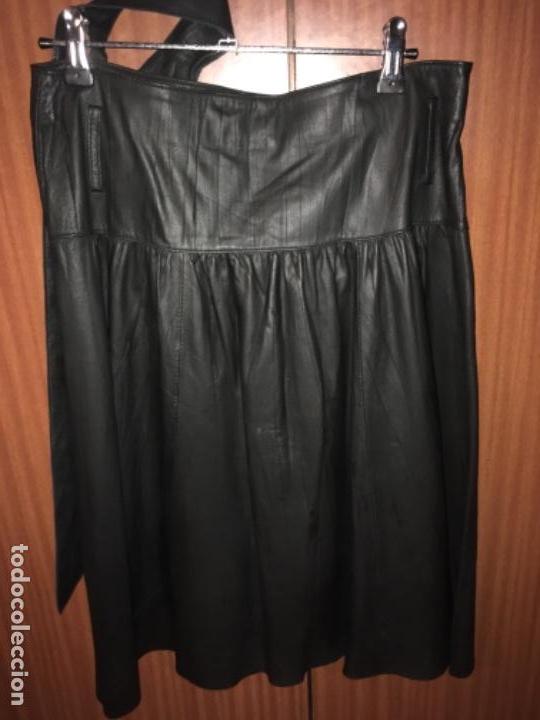 Segunda mano: FALDA DE CUERO. TALLA M - Foto 2