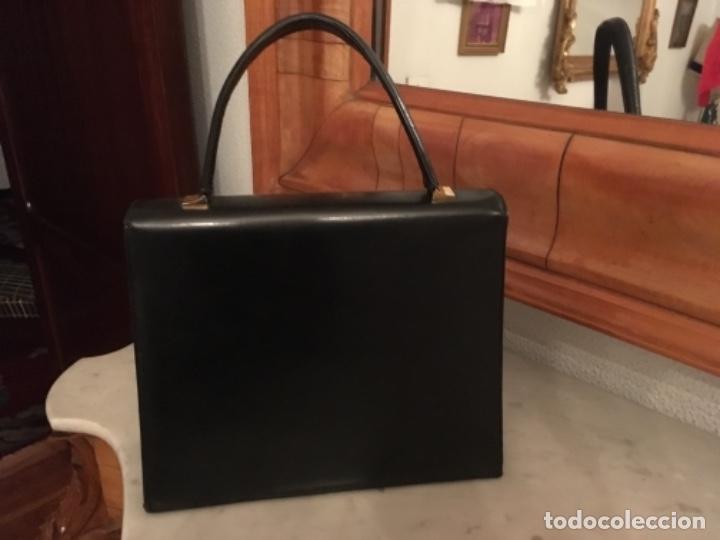 Segunda mano: BOLSO DE PIEL NEGRA - Foto 2