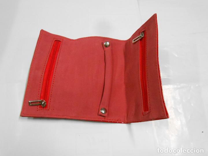 Segunda mano: CARTERA ESTILO PLASTIFICADA. Car83 - Foto 2