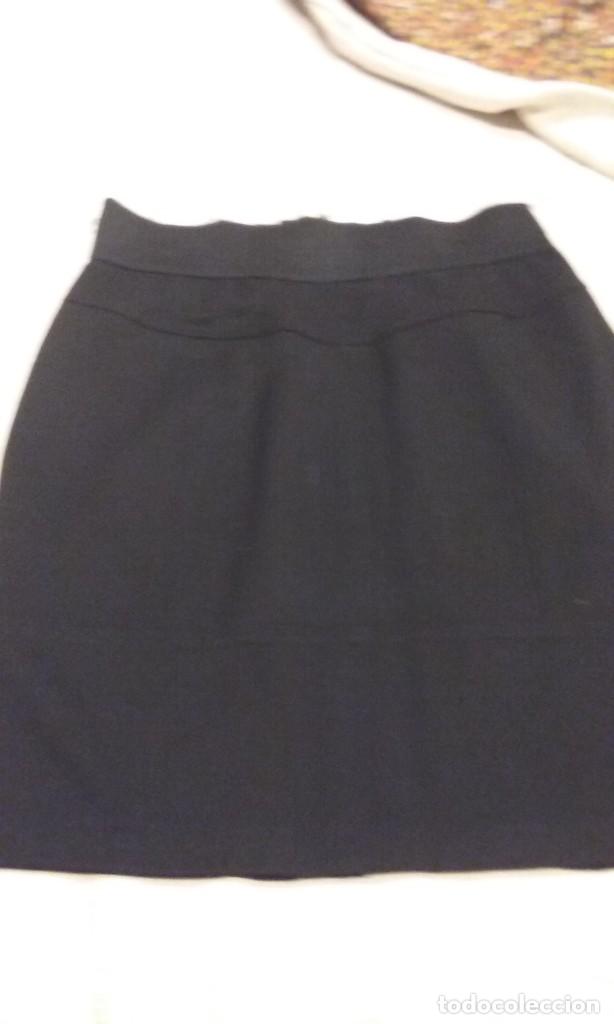 Segunda mano: Falda negra con cremallera ZARA - Foto 2