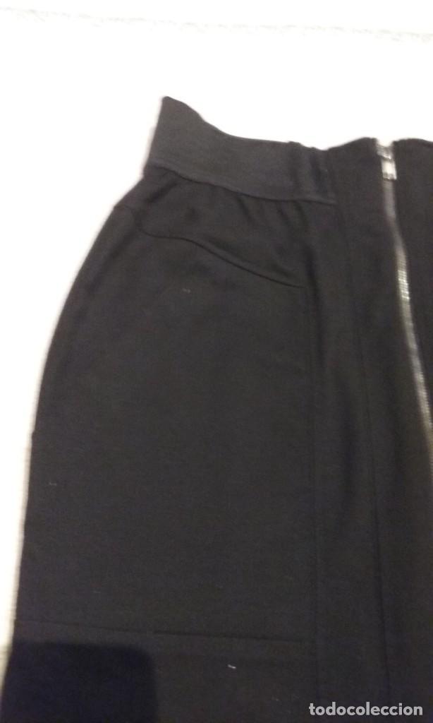 Segunda mano: Falda negra con cremallera ZARA - Foto 3