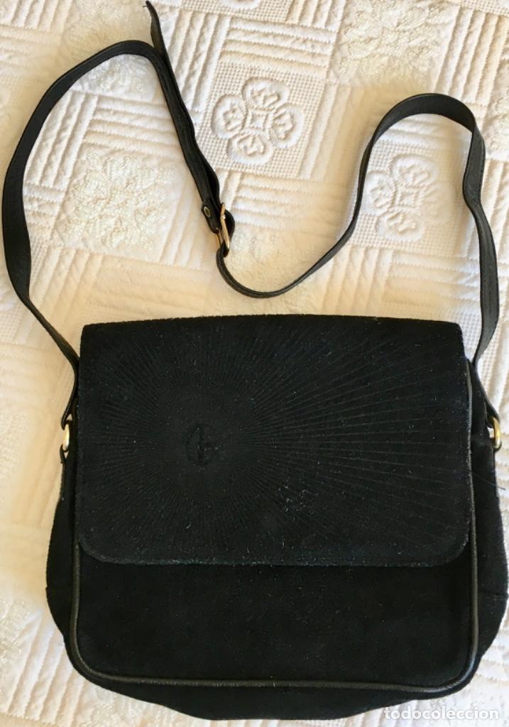 Bolso ante y piel, bandolera - Vendido en Subasta - 112632895