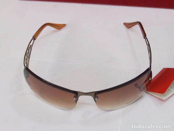 Segunda mano: GAFAS DE SOL DE SE&Ntilde;ORA - Foto 2
