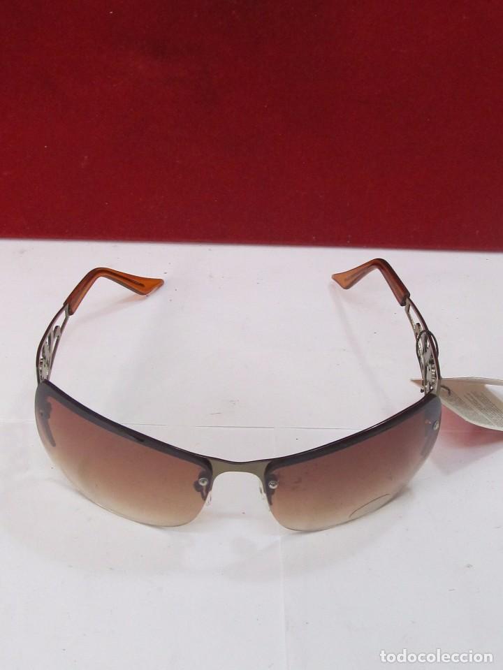 Segunda mano: GAFAS DE SOL DE SE&Ntilde;ORA - Foto 2