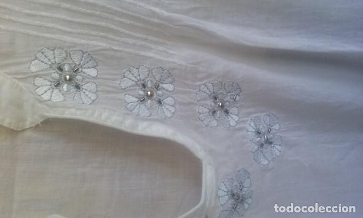Segunda mano: blusa blanca con incrustaciones - Foto 2