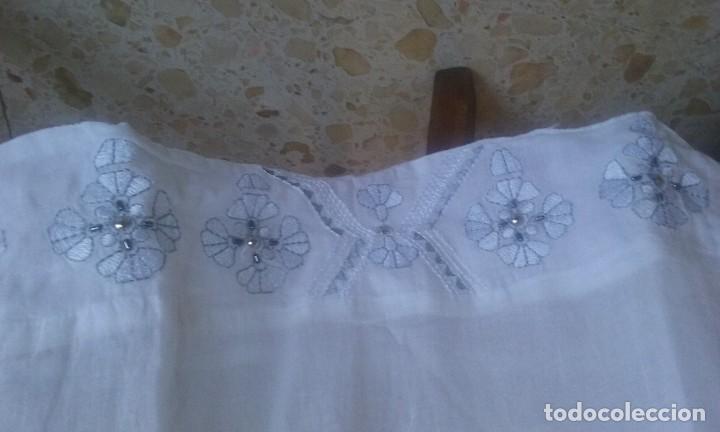 Segunda mano: blusa blanca con incrustaciones - Foto 3