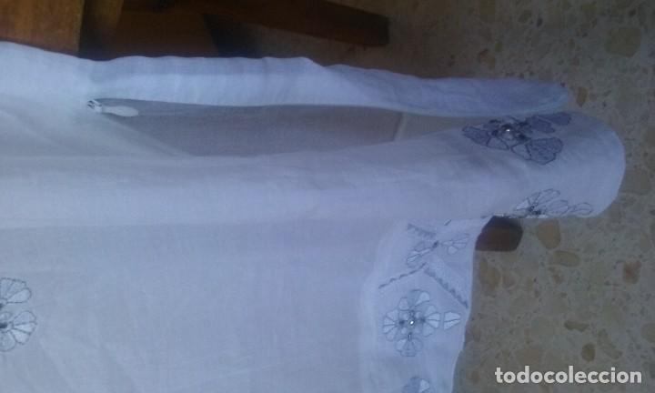 Segunda mano: blusa blanca con incrustaciones - Foto 4