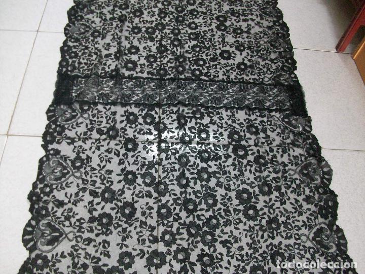 Segunda mano: MANTILLA DE ENCAJE NEGRO - Foto 1