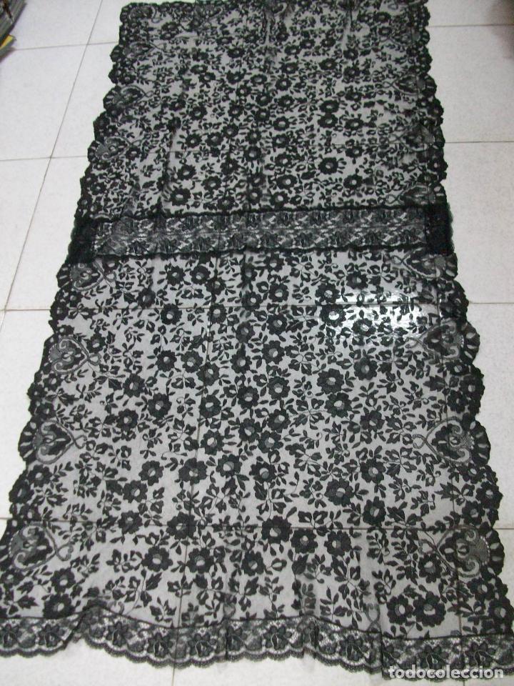 Segunda mano: MANTILLA DE ENCAJE NEGRO - Foto 2
