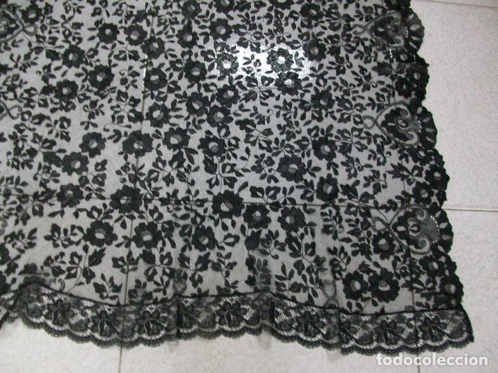 Segunda mano: MANTILLA DE ENCAJE NEGRO - Foto 3