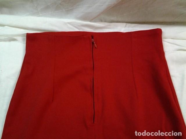 Segunda mano: FALDA ROJA ...  TALLA 40 - Foto 2