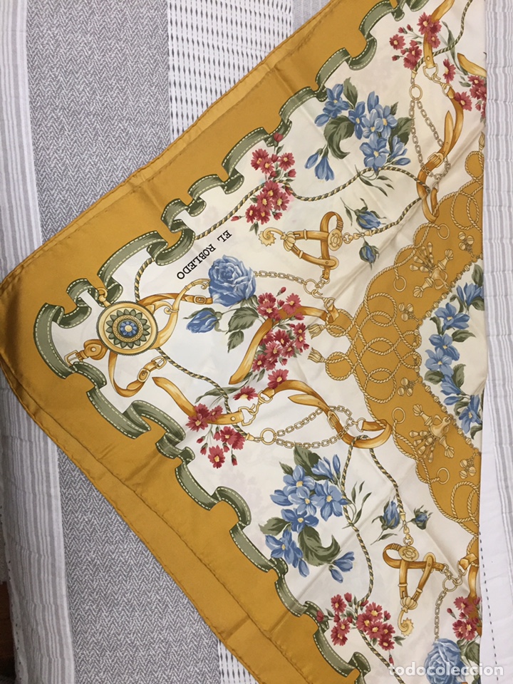 Segunda mano: Pa&ntilde;uelo de se&ntilde;ora de seda El Robledo - Foto 2