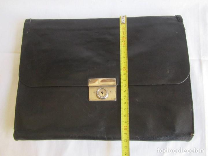 Segunda mano: Cartera para documentos en cuero negro - Foto 4