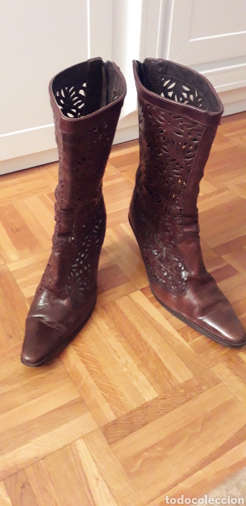 Segunda mano: Botas con calado n 37 piel - Foto 3