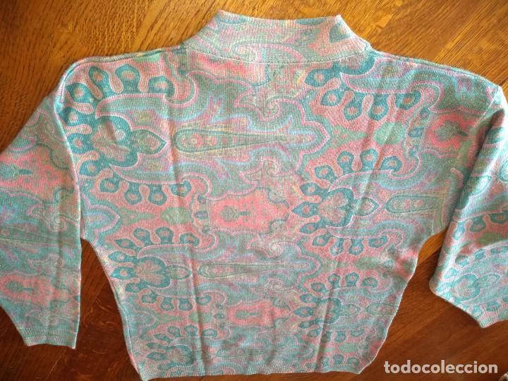 Segunda mano: Jersey mujer estampado en tonos verde y rosa - Foto 4