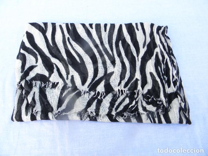 Segunda mano: Pashmina de estampado Cebra - Foto 1