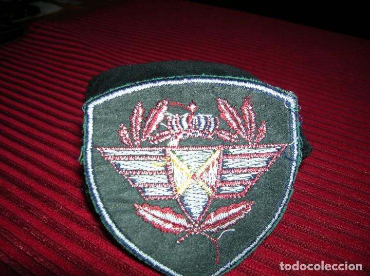 Segunda mano: Escudo bordado a m&aacute;quina. - Foto 2