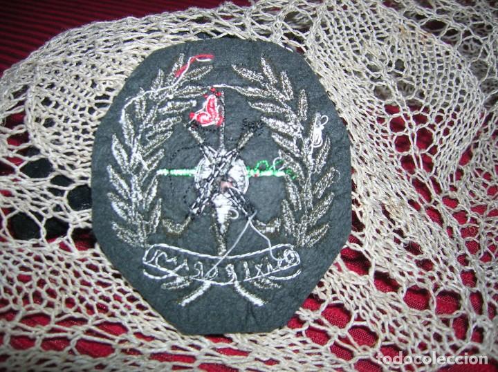 Segunda mano: Escudo bordado a m&aacute;quina. - Foto 2