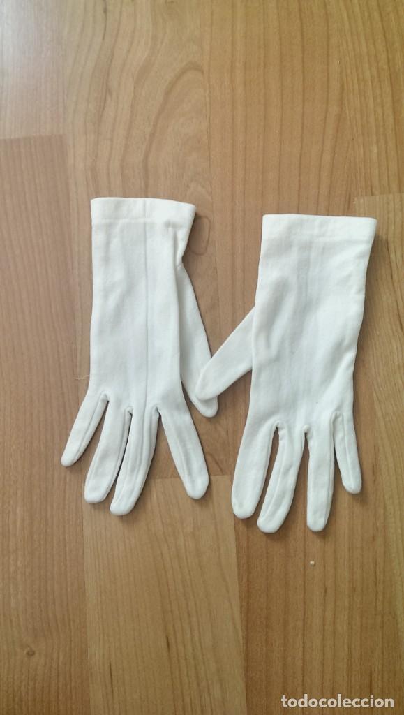 Segunda mano: ANTIGUOS GUANTES COMUNI&Oacute;N - Foto 1