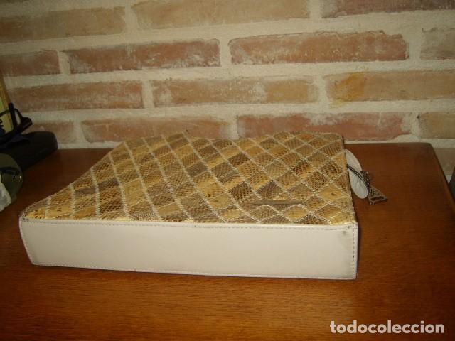 Segunda mano: BOLSO DE PIEL DE SERPIENTE,EL CORTE INGLES. - Foto 6