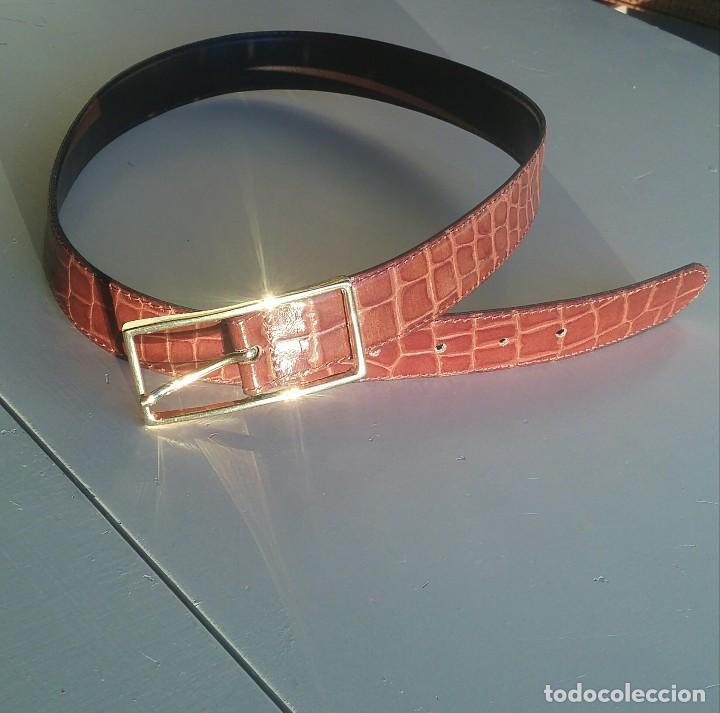 Segunda mano: Cintur&oacute;n piel exterior, interior sint&eacute;tico - Foto 1