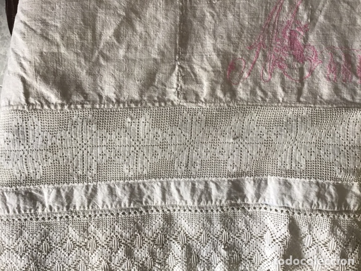 Segunda mano: S&Aacute;BANA DEL A&Ntilde;O 1920 DE LINO Y ALGOD&Oacute;N CON BORDADO - Foto 3