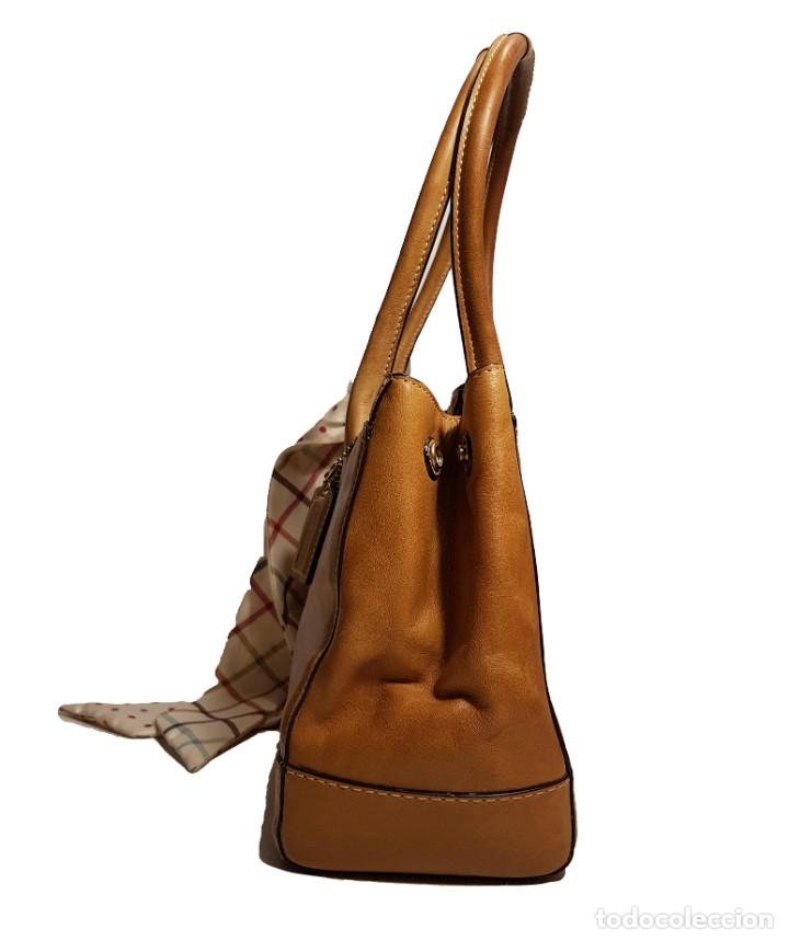 Bolso coach de cuero color camel. - Vendido en Venta Directa - 160298610