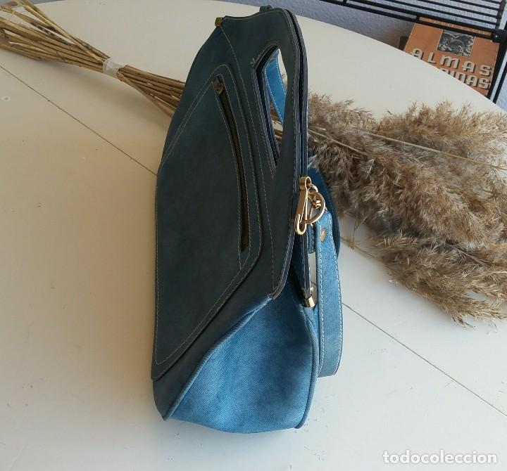 Segunda mano: Bolso azul r&iacute;gido - Foto 3