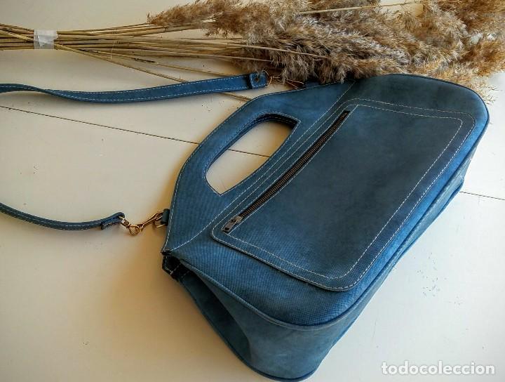 Segunda mano: Bolso azul r&iacute;gido - Foto 4