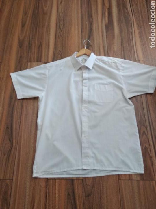 Segunda mano: Camisa blanca. b&aacute;sica - Foto 2