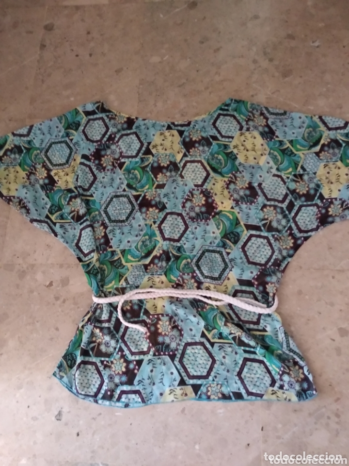 Segunda mano: Blusa o blus&oacute;n estampado - Foto 5