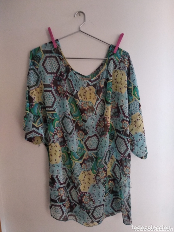 Segunda mano: Blusa o blus&oacute;n estampado - Foto 1