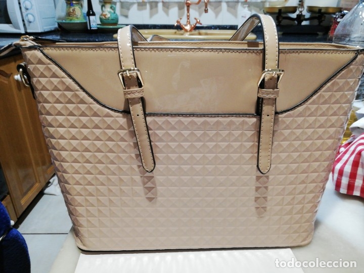 Segunda mano: Bolso charol beix - Foto 1