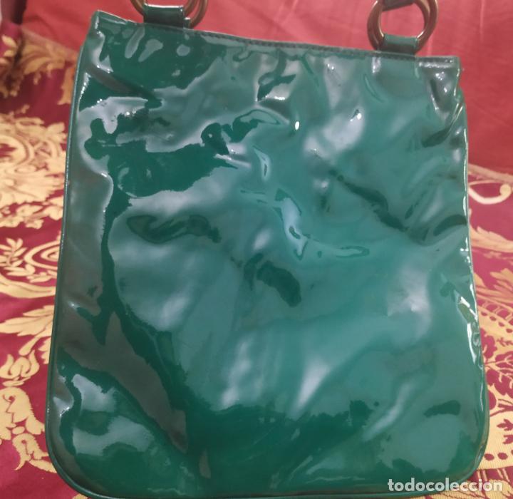 Segunda mano: Bolso tipo charol en verde de Blanco - Foto 3