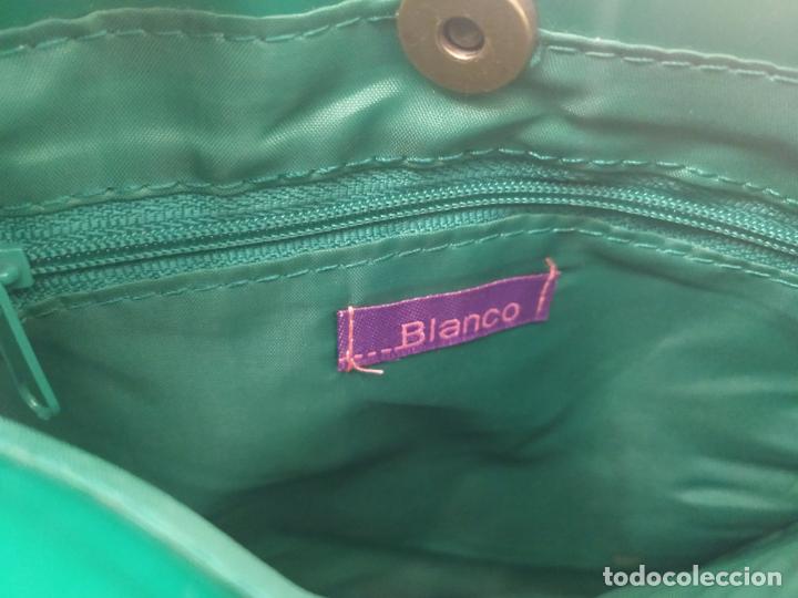 Segunda mano: Bolso tipo charol en verde de Blanco - Foto 4