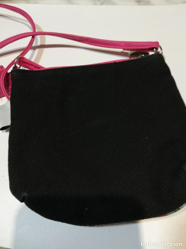 Segunda mano: C12 - bolso ni&ntilde;a Momster - Foto 2