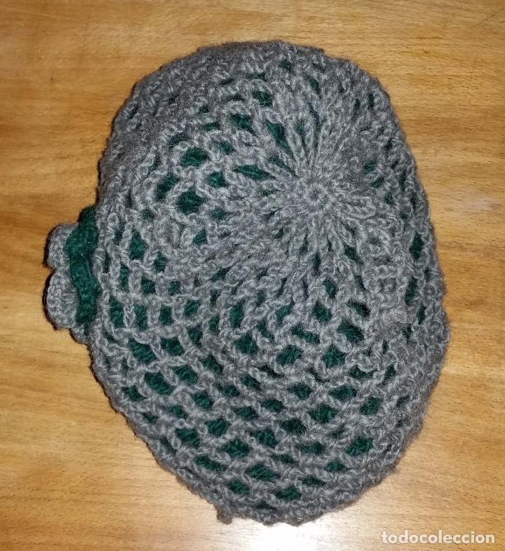 Segunda mano: GORRO CON FLOR LANA MUJER - Foto 2