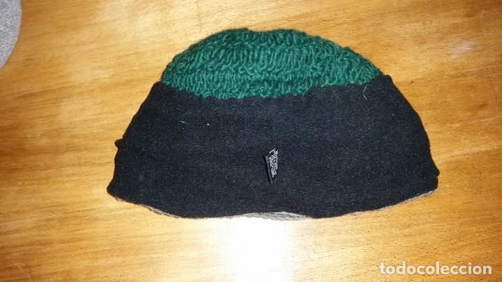 Segunda mano: GORRO CON FLOR LANA MUJER - Foto 4