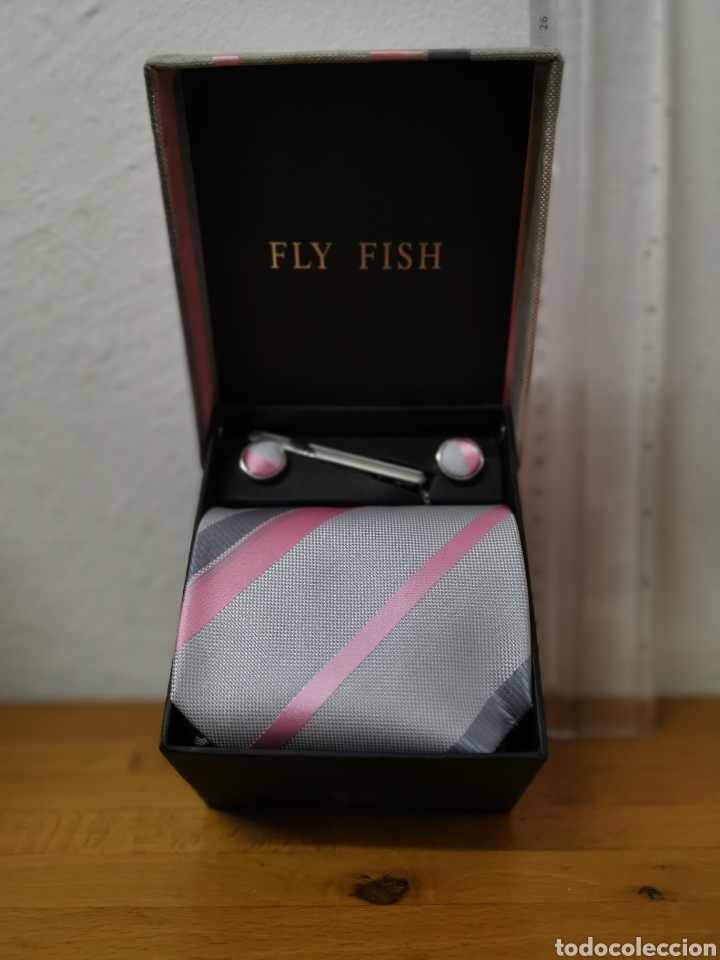 Segunda mano: Corbata y aguja de corbata vintage. Fly Fish - Foto 1