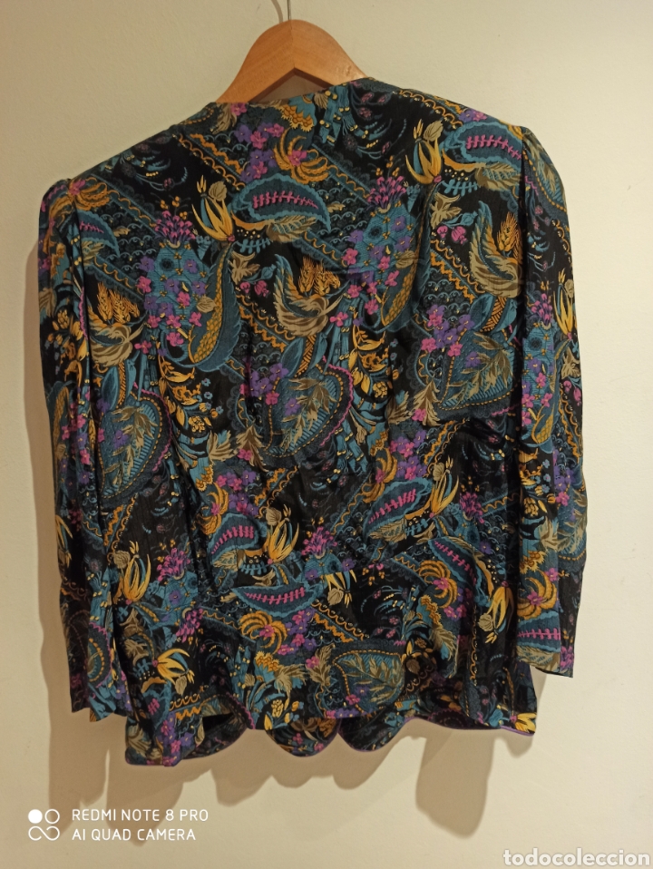 Segunda mano: espectacular blus&oacute;n o chaqueta - Foto 4