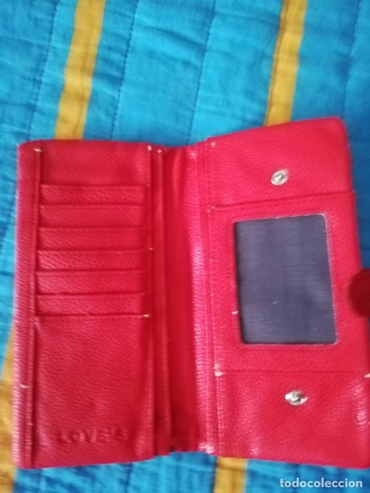 Segunda mano: CARTERA MONEDERO MUJER ROJO LOVES - Foto 2