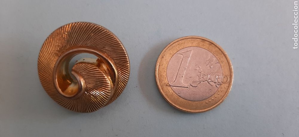 Segunda mano: 4 botones dorados de pl&aacute;stico - Pedido m&iacute;nimo 3&euro; - Foto 3