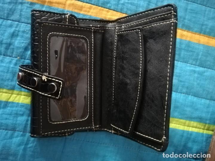 Segunda mano: CARTERA NEGRA MONEDERO MUJER - Foto 2