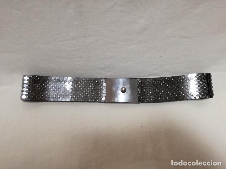 Segunda mano: CINTURON ELASTICO DE METAL FERROSO CROMADO EFECTO ESCAMAS - Foto 4