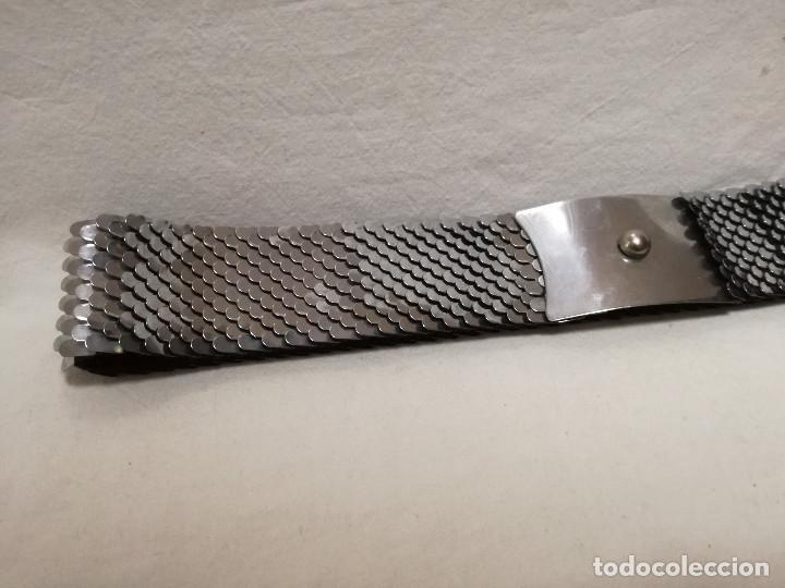 Segunda mano: CINTURON ELASTICO DE METAL FERROSO CROMADO EFECTO ESCAMAS - Foto 5