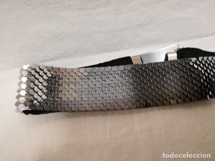 Segunda mano: CINTURON ELASTICO DE METAL FERROSO CROMADO EFECTO ESCAMAS - Foto 7
