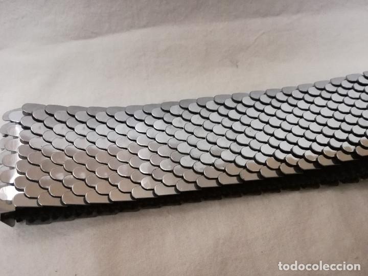 Segunda mano: CINTURON ELASTICO DE METAL FERROSO CROMADO EFECTO ESCAMAS - Foto 5